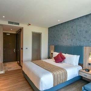 Deluxe Room 1 King Bed City view